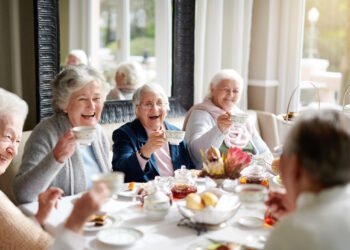 older people choose to live in retirement communities