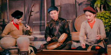 the-traditional-music-of-a-country-more-important-than-the-international-music