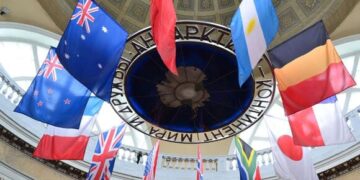 many-people-think-that-increasing-business-and-cultural-contacts-between-countries-is-a-positive-development