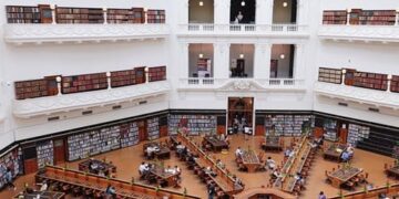 many-university-students-live-with-their-families-while-others-live-away-from-home